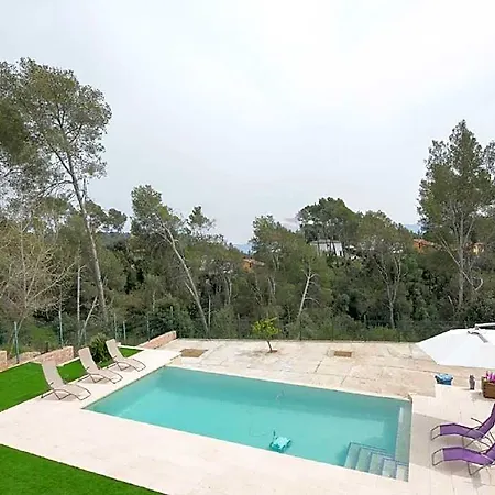 In Castellar Del Riu With Pool Pyrenees Hotel Avia